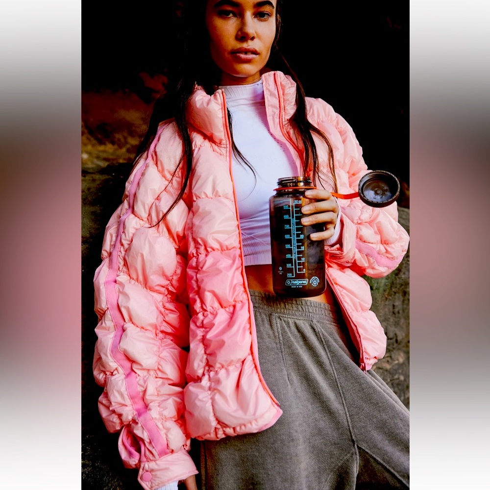 NWT Pippa Packable Puffer color changing scrunch
